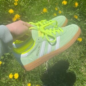Two toned green spezial brand new adidas women’s